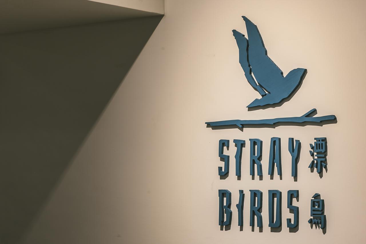 Stray Birds Taichung Hostel Exteriör bild